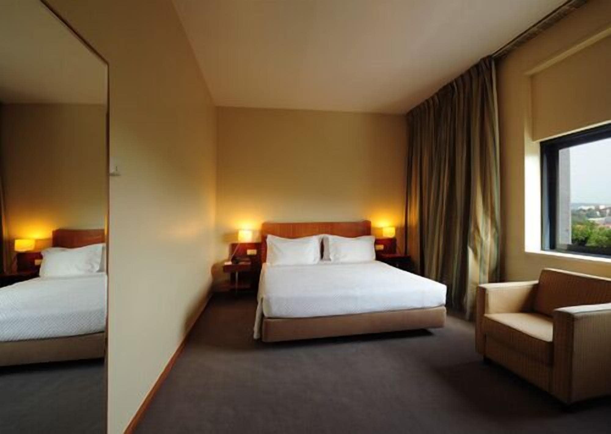 Hotel De Guimaraes Business & Spa Buitenkant foto